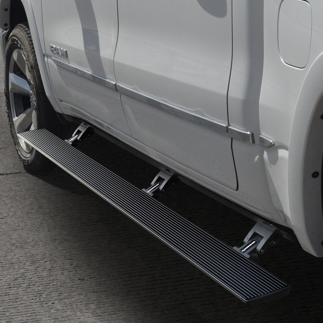 GR_E1_2019-2023-RAM-1500-CREW-CAB.jpg