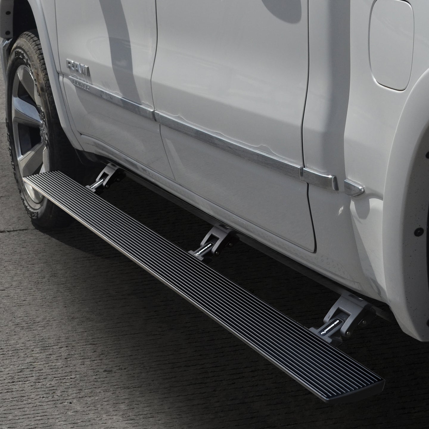 GR_E1_2019-2023-RAM-1500-CREW-CAB.jpg