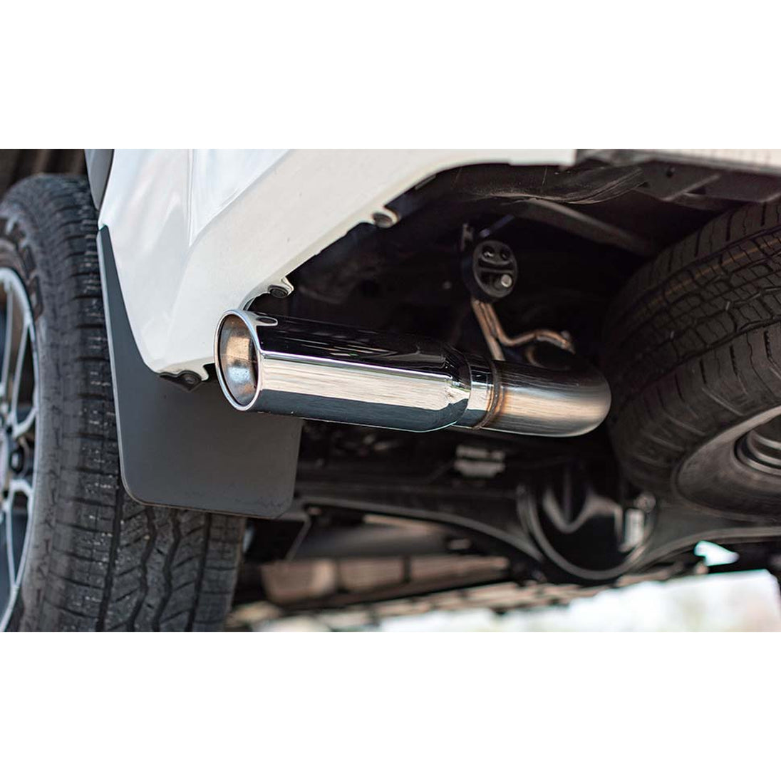 magnaflow-19601-toyota-tundra-street-series-exhaust-system-style-03.jpg