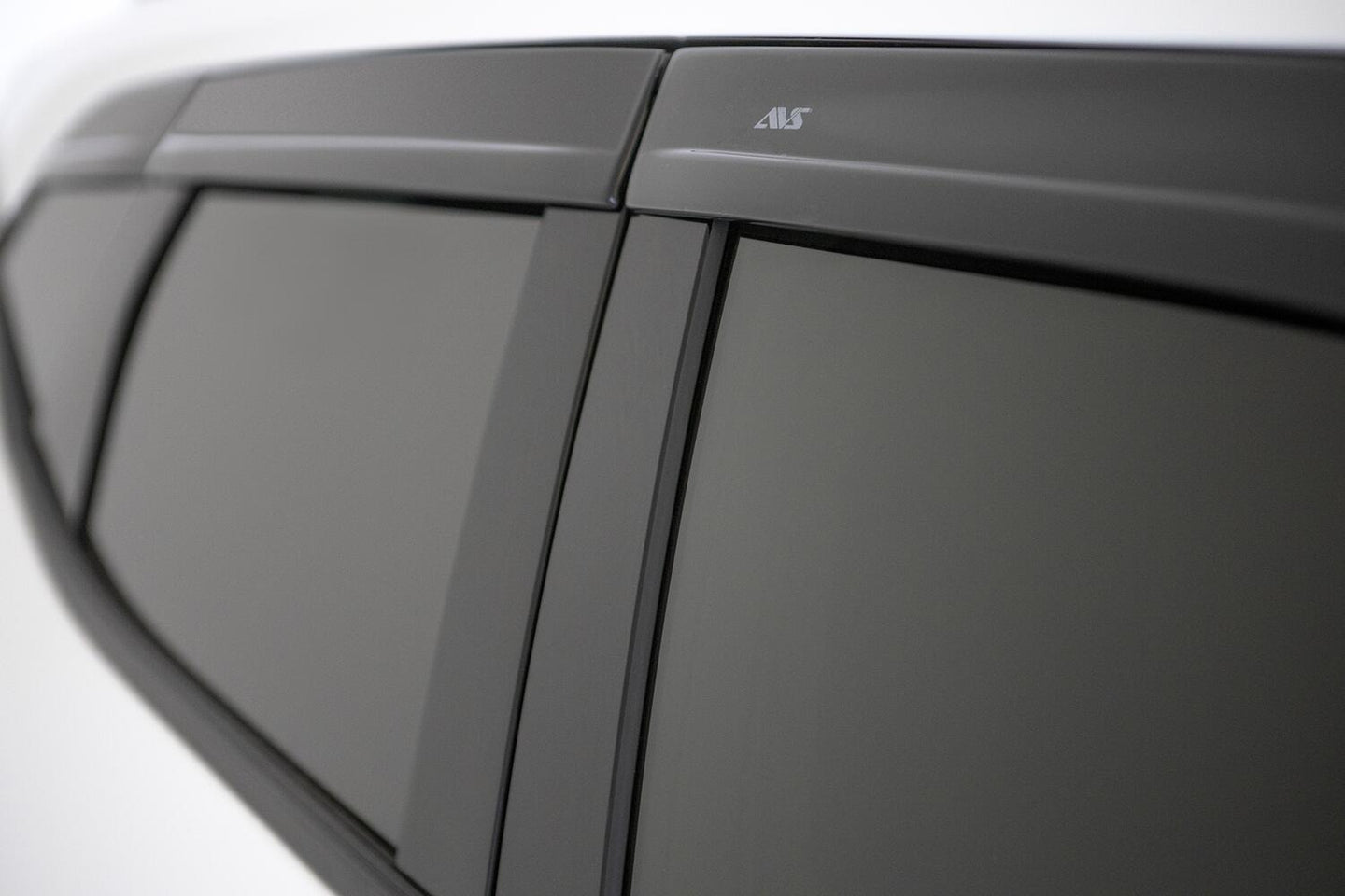 AVS_LowProfileVentvisor_2019ChevyBlazer_896081_close-up_LowRes.jpg