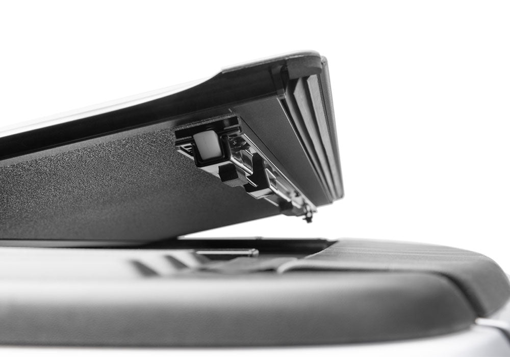 BAK_BAKFlip_MX4_22Ram1500_Detail_05.jpg