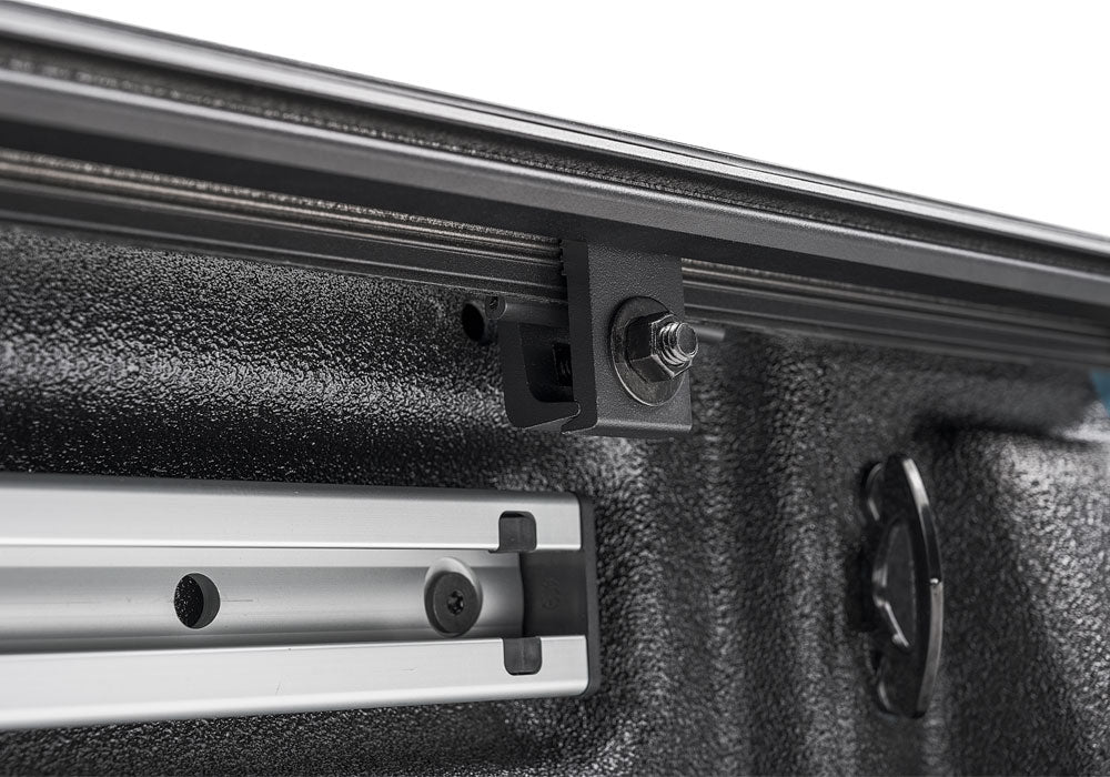 BK_BakFlip_MX4_22Maverick_Detail_Hinge_03.jpg