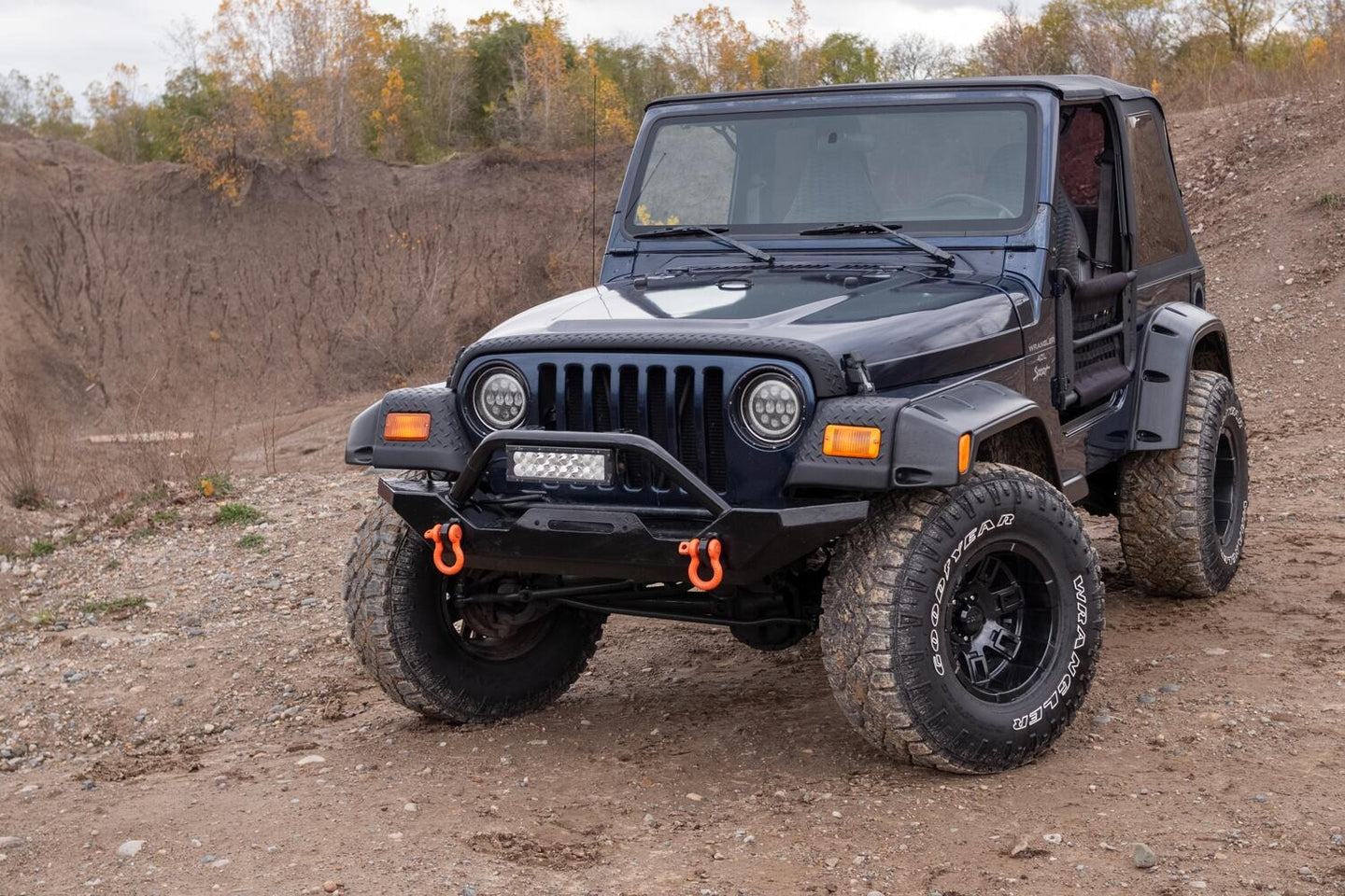 BWRbw_trailArmor_frontCorner_blue1998jeepTJ_3qtr_14007.jpg