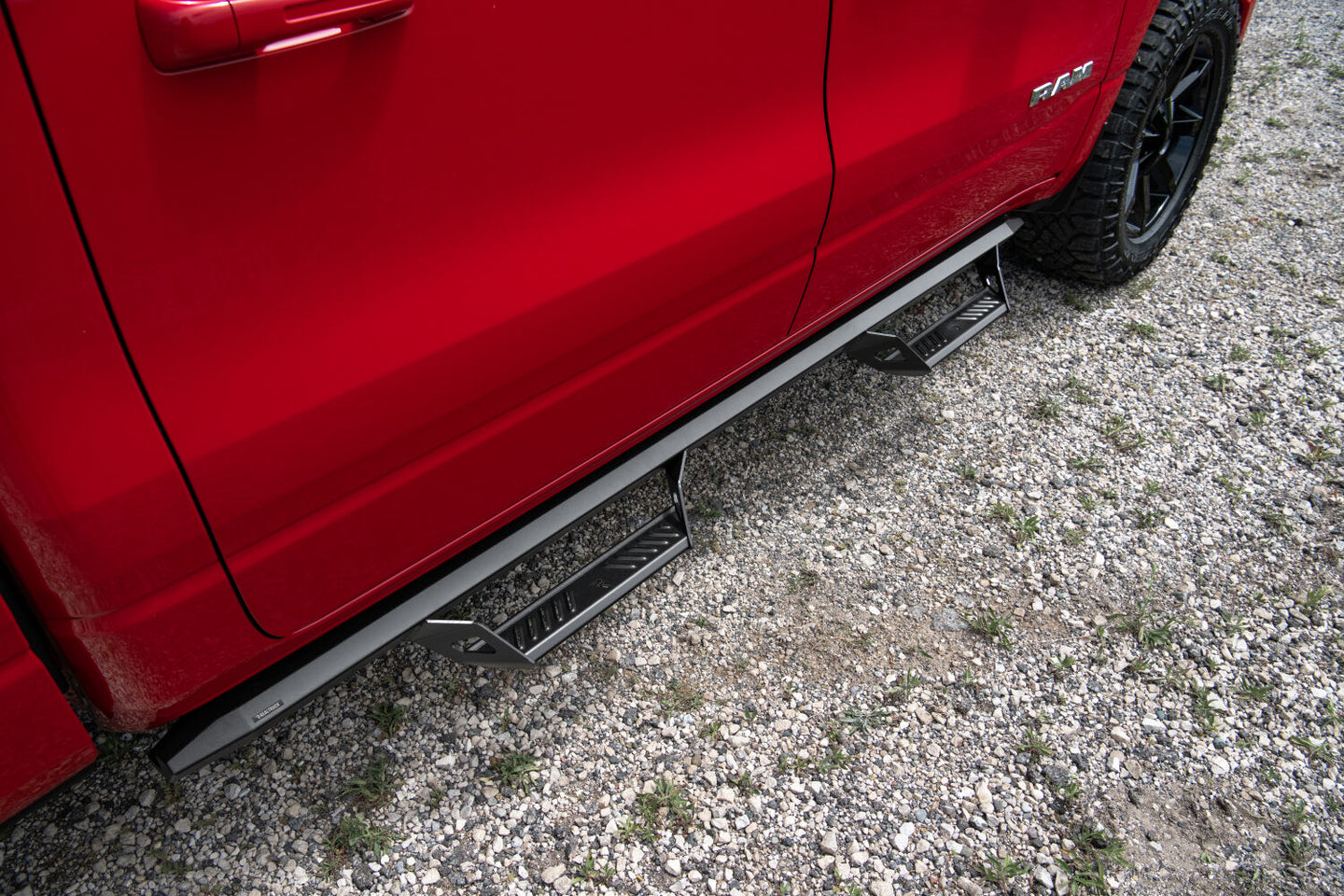 NFBn-fab-predator-pro-2019-ram-1500-red-lifestyle-02.jpg