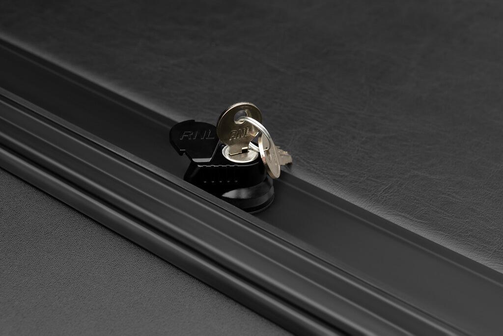 RNLRNL_M-Series_19Ram_Details_02KeyLock.jpg