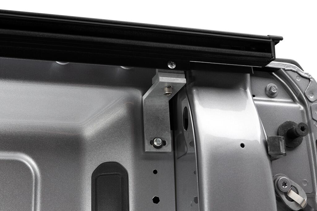 RNLRNL_M-Series_19Ram_Details_06Clamp.jpg