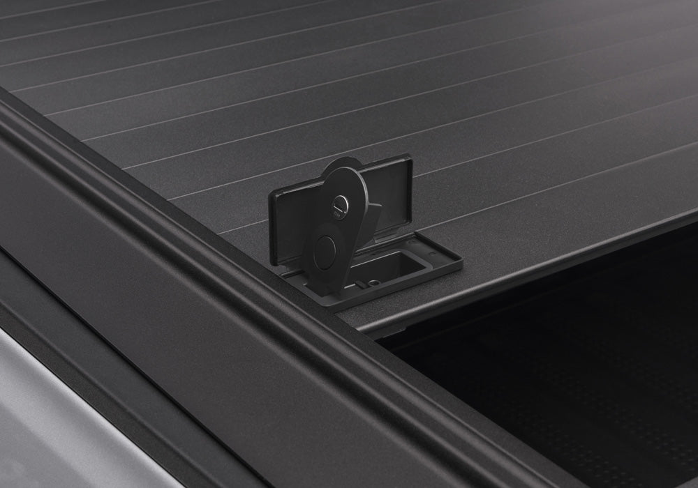 RX_OneMX_Ridgeline_Silver_Details_01KeyLock.jpg