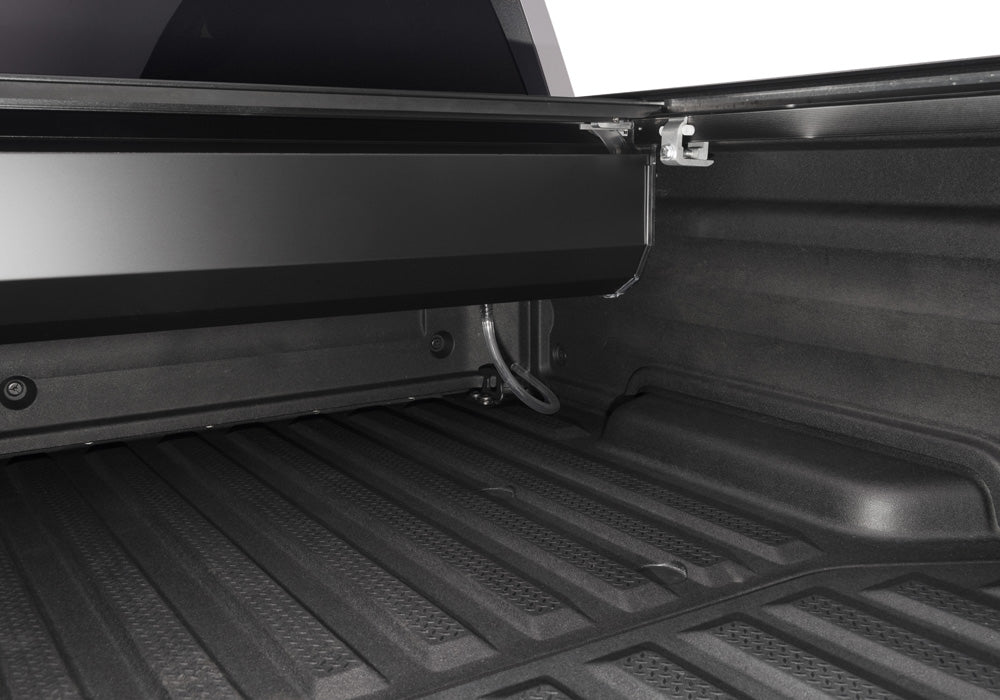 RX_OneMX_Ridgeline_Silver_Details_02Canister.jpg