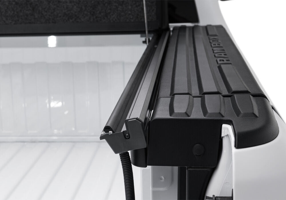 UC_UltraFlex_19Rambox_Details_04Rail.jpg