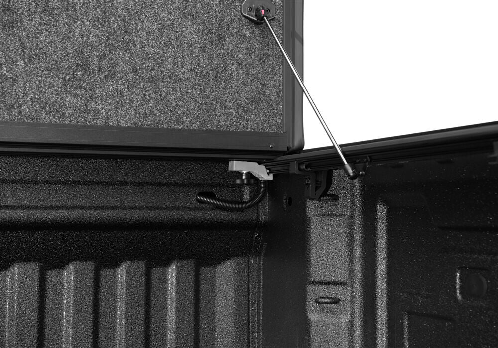 UC_UltraFlex_20Chevy-2500_Details03_DrainTube-Clamp.jpg